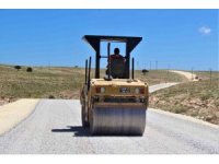 Erdemli’nin kırsal mahallelerinde asfalt çalışmaları sürüyor