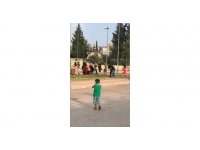 Kadınların kavgası erkekleri aratmadı, olan çocuklara oldu