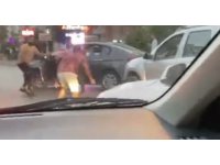 Bıçakla 2 kişiyi kovaladı, yetmedi otomobilin lastiklerini bıçakladı