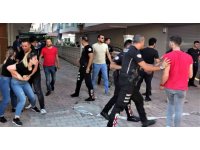 Yeğenlerini ve kardeşini rehin aldı, linç edilmekten polis kurtardı