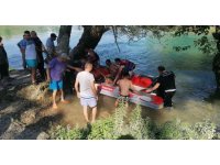 Manavgat Irmağı’nda mahsur kalan vatandaşlar itfaiye ekiplerince kurtarıldı