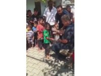 Bayram harçlığı verdi, döverek sevdi