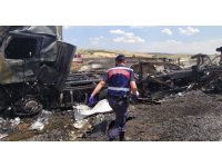 Antalya’da tır ve kamyon çarpıştı: 3 ölü, 1 yaralı