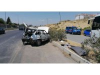 Arızalanarak park eden otomobile tur otobüsü arkadan çarptı: 4 yaralı