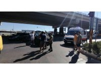 Kırmızı ışıkta geçen otomobil motosiklete çarptı: 1 yaralı