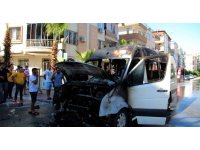Alev alev yanan tur minibüsü için mahalleli seferber oldu