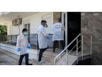 Ev sahibi kokudan şüphelendi, kiracısı evinde ölü bulundu