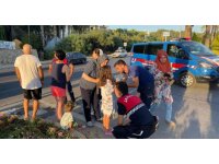 Kaza sonrası korkan çocukları sağlık ekipleri sakinleştirdi