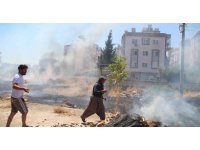 Mahallelinin evleri tehdit eden ot çalılık yangını seferberliği