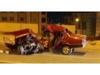 Kazada ikiye bölünen otomobilin sürücüsü hayatını kaybetti