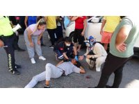 Çarpmanın şiddetiyle parçalanan motosiklet sürücüsü kask sayesinde hayata tutundu