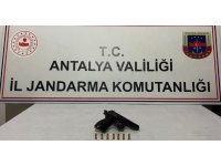 Durdurulan araçta ruhsatsız tabanca ele geçirildi