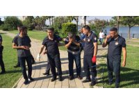 Köprüden atlayıp ölmek isteyen şahıs kayıkla kurtarıldı