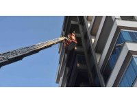 Adana’da apartmanın 3. katında korkutan yangın