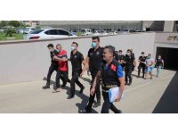 Antalya’da çeşitli suçlardan aranan 50 kişi yakalandı