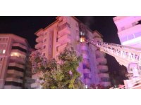 Babalarının cenazesine giden ailenin evinde yangın çıktı