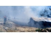 Kadirli’de samanlıkta çıkan yangın söndürüldü