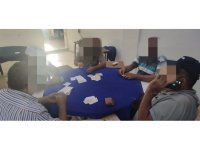 Hırsızlık şüphelisini arayan jandarmadan kumar oynayanlara suçüstü