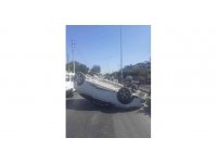 Direksiyon hakimiyeti kaybolan otomobil takla attı: 2 yaralı