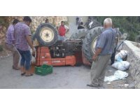 Devrilen traktörün altında kalan yaşlı adam hayatını kaybetti