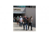 Antalya’da eş zamanlı operasyon: Aranan 49 şahıs yakalandı