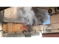 Alev alan jenaratörün dumanı binayı sardı, vatandaşlar panikle binadan böyle kaçtı