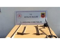 Kaçak kazı yapan şahıslar malzemelerle birlikte yakalandı