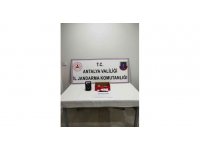 Kargoyla gelen uyuşturucuya jandarmaya takıldı