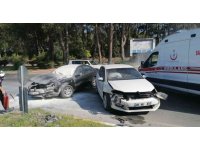 Manavgat’ta iki otomobil çarpıştı: 3 yaralı