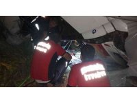 Kabinde sıkışan kamyon sürücüsü için seferber oldular