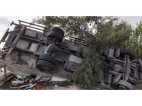 Antalya’da kamyon ile tur otobüsü çarpıştı: 1 ölü, 6 yaralı