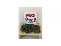 Poşette esrar taşıyan  şüpheliye suçüstü