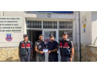 Sahte polis dolandırdı, jandarma parasını kurtardı