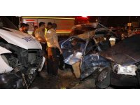 Adana’da otomobil ile servis çarpıştı: 4 yaralı