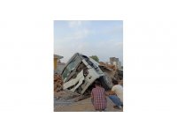 Tomruk yüklü kamyon ile otomobil çarpıştı: 5 yaralı