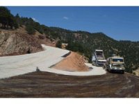 Elmalı Yuva Yayla Yolunda sathi asfalt çalışması