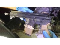 Motor kaputundan yarı otomatik kaçak silah çıktı