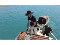 45 derece sıcakta, teknede kebap yaptılar
