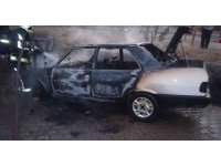 Park halindeki otomobil yandı