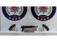 Mersin’de 1 kaleşnikof ile 2 silah ele geçirildi
