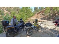 Dengesini kaybetti, 50 metrelik uçurumdan motosikletiyle yuvarlandı