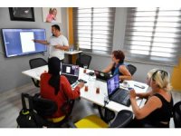 Kadın ve Çocuk Bilim, Teknoloji Atölyesinde ’photoshop’ eğitimi başladı