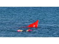 Tatilcilerin batan tekne merakı, cankurtaranı canından bezdirdi