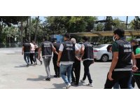 Mersin’deki 2 milyon uyuşturucu hap operasyonunun zanlıları adliyeye sevk edildi