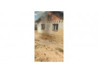 Yanan yayla evini vatandaşlar söndürdü