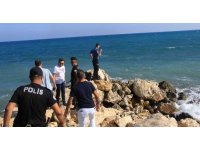 Mersin’de denize giren iki arkadaştan biri boğuldu, diğeri yoğun bakıma alındı