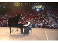 Defne Nisan bu yıl 7 ödül aldı