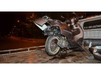 Kontrolden çıkan otomobil motosiklete çarptı: 1’i ağır 2 yaralı