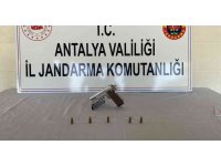 Kaş’ta jandarma ruhsatsız tabanca ele geçirdi
