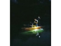 Irmakta mahsur kalan köpeğe itfaiyeden kanoyla kurtarma